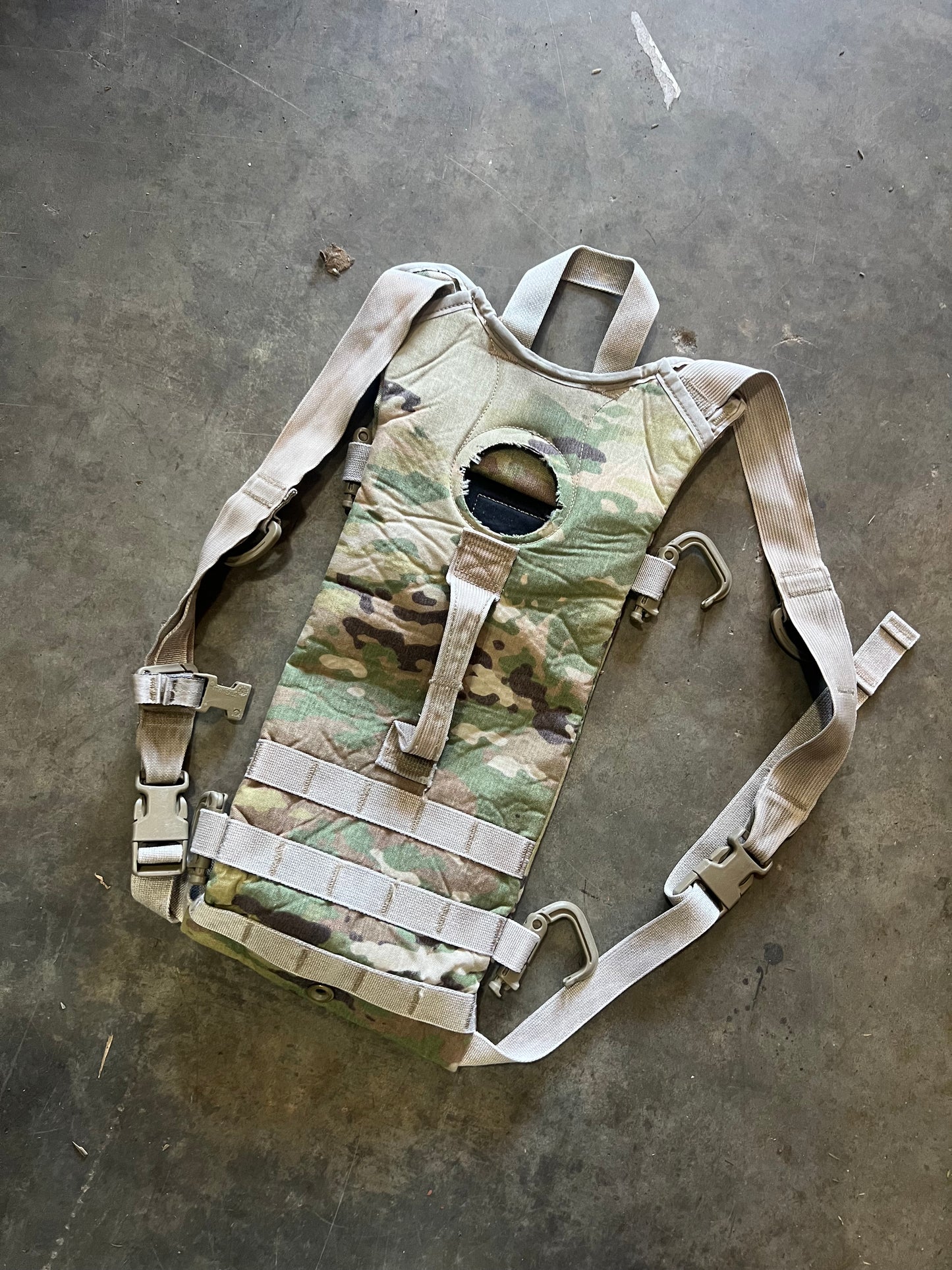 MOLLE II 3L Camelbak® Hydration Carrier, OCP